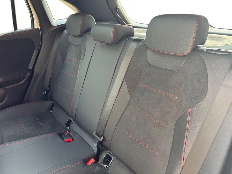 Mercedes-Benz GLA SUV nuova a Pescara (13)