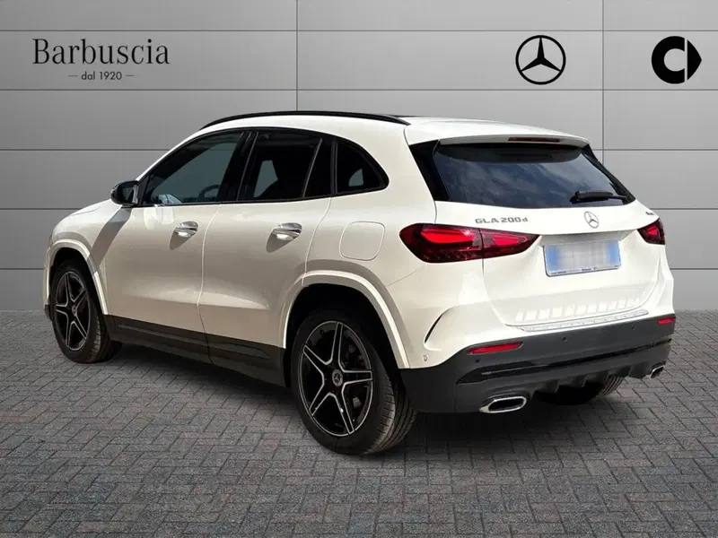 Mercedes-Benz GLA SUV nuova a Pescara (4)