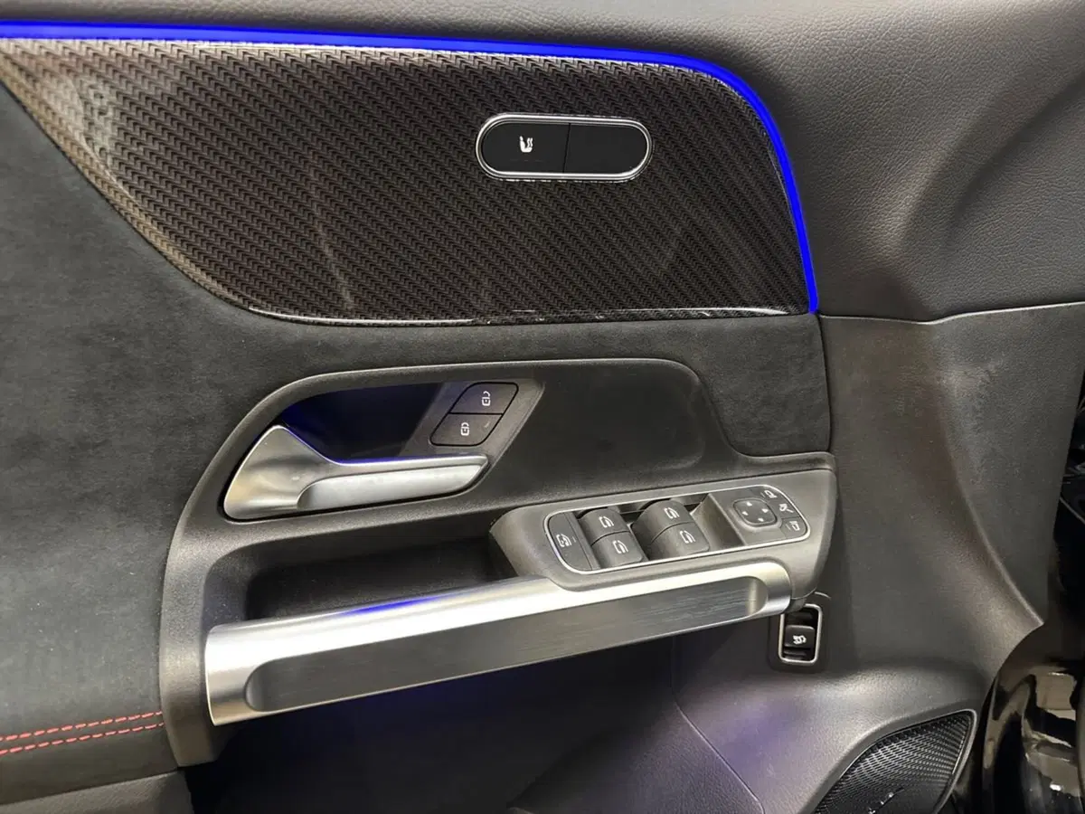 Mercedes-Benz GLB nuova a Pescara (12)