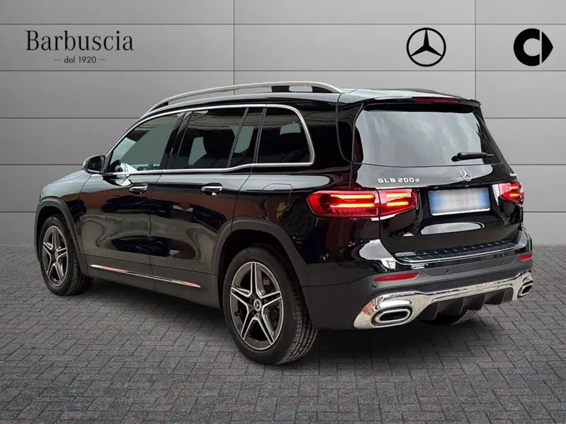 Mercedes-Benz GLB nuova a Pescara (4)