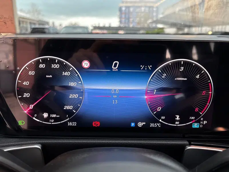 Mercedes-Benz GLB nuova a Pescara (9)