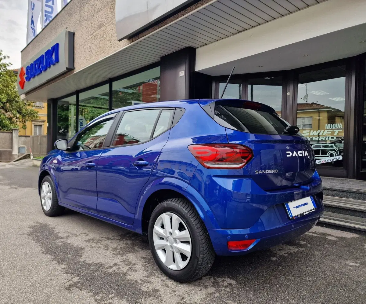Dacia Sandero usata a Milano (5)