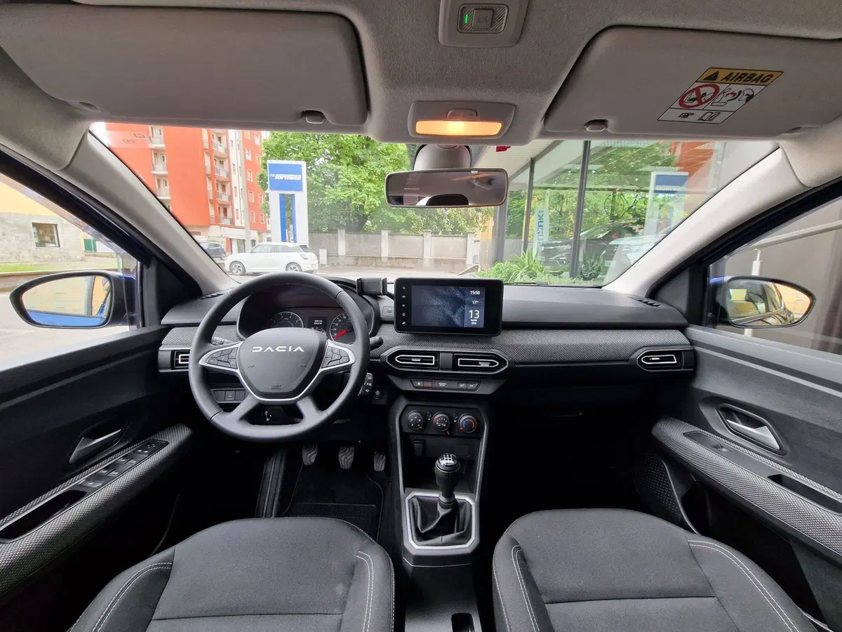 Dacia Sandero usata a Milano (8)