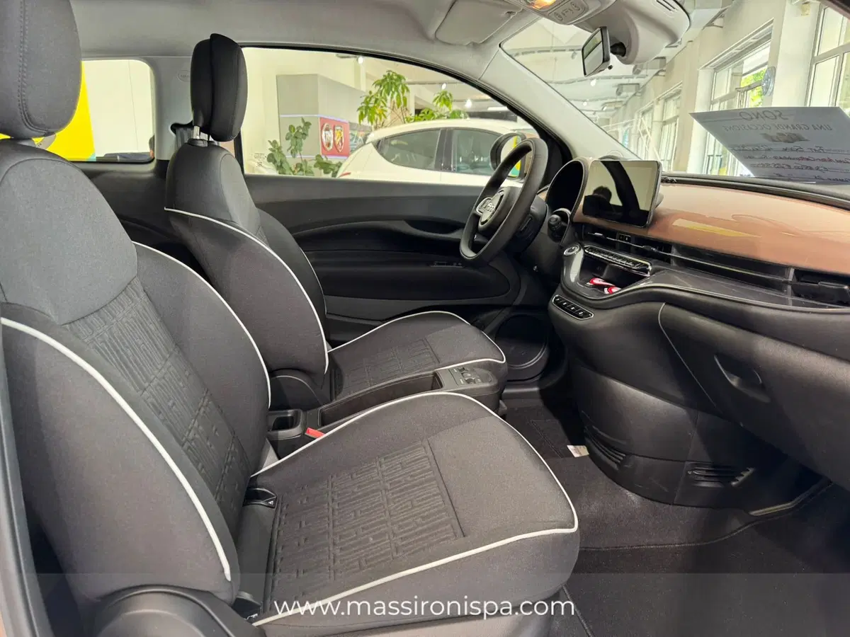 Fiat 500 Cabrio nuova a Milano (10)