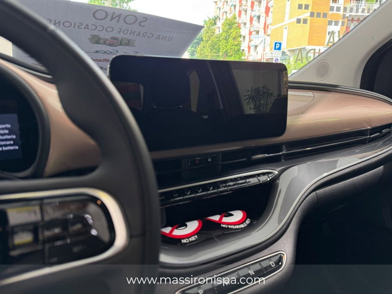 Fiat 500 Cabrio nuova a Milano (11)