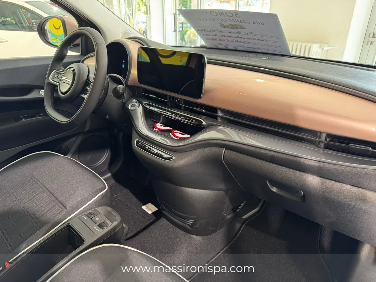 Fiat 500 Cabrio nuova a Milano (9)