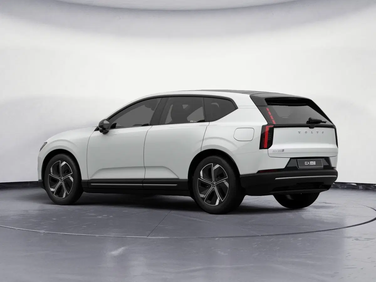 Volvo EX60 nuova a Como (3)