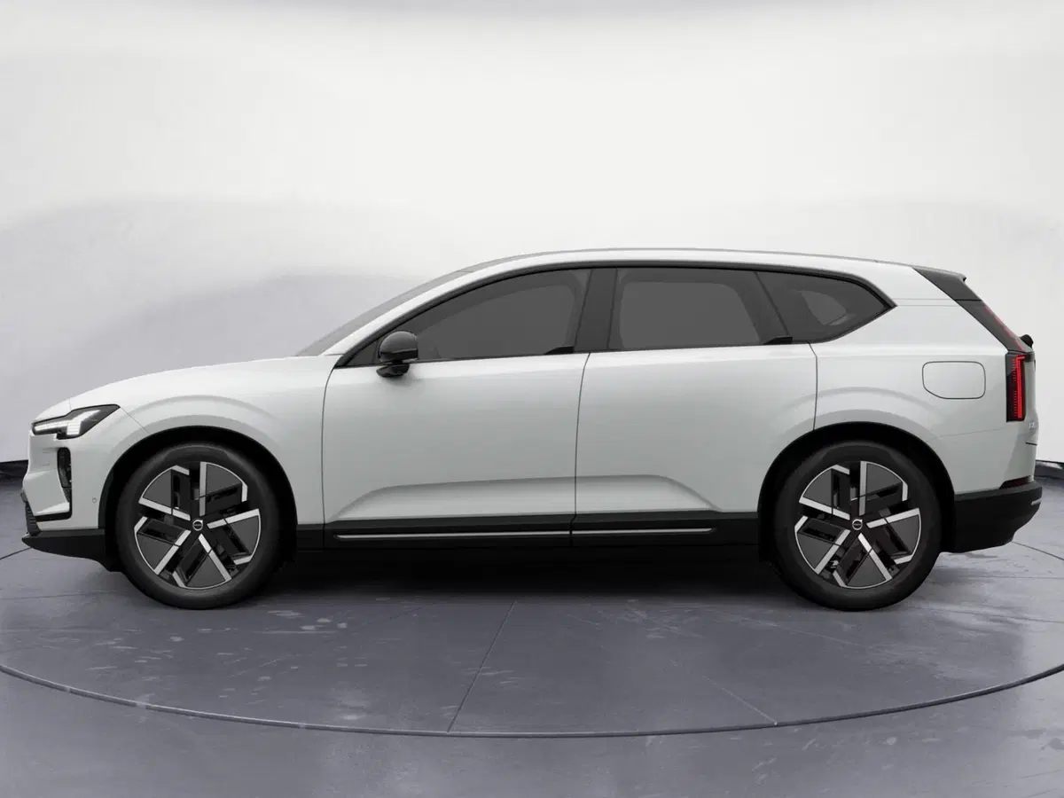 Volvo EX60 nuova a Como (2)