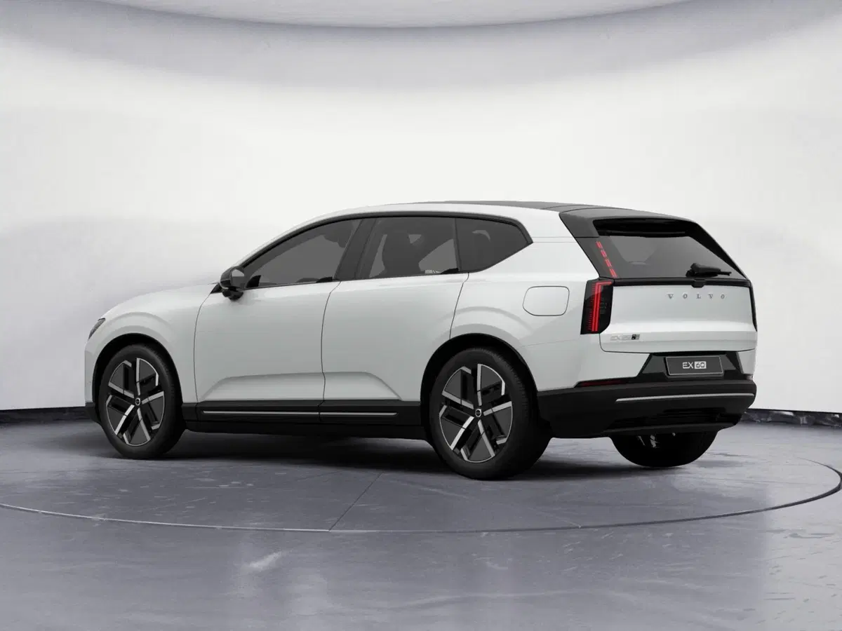 Volvo EX60 nuova a Como (3)