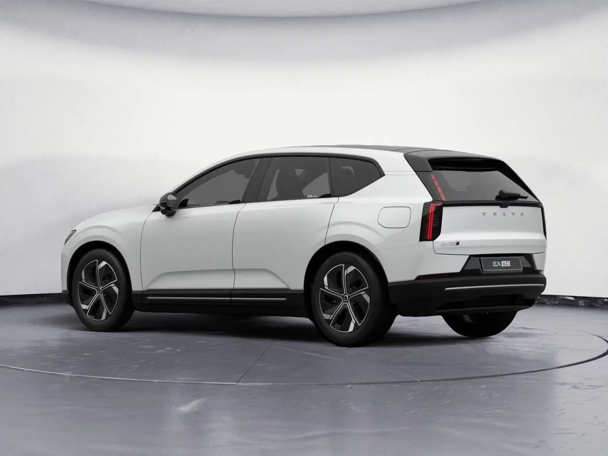 Volvo EX60 nuova a Como (3)