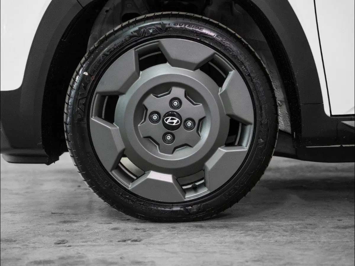 Hyundai Inster nuova a Macerata (7)