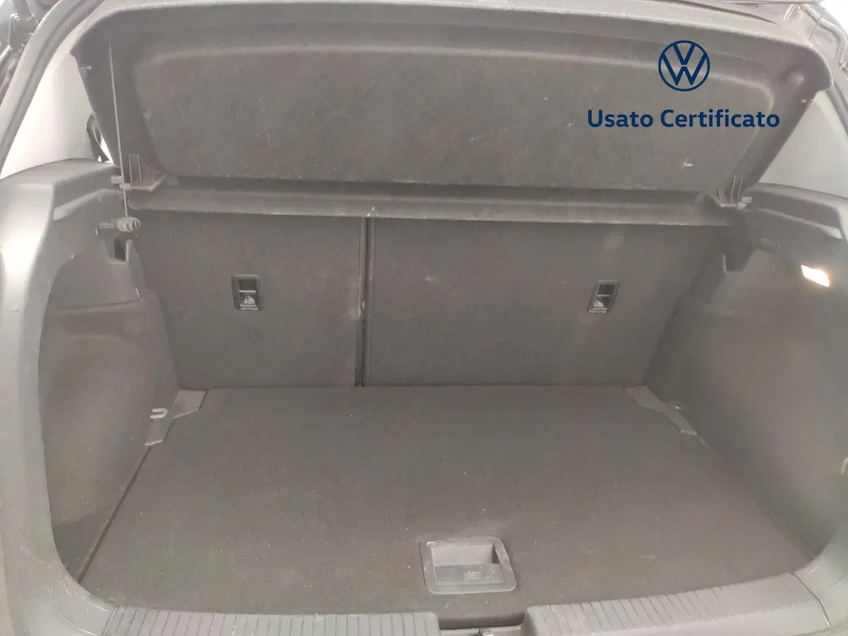 Volkswagen T-Cross usata a Avellino (12)