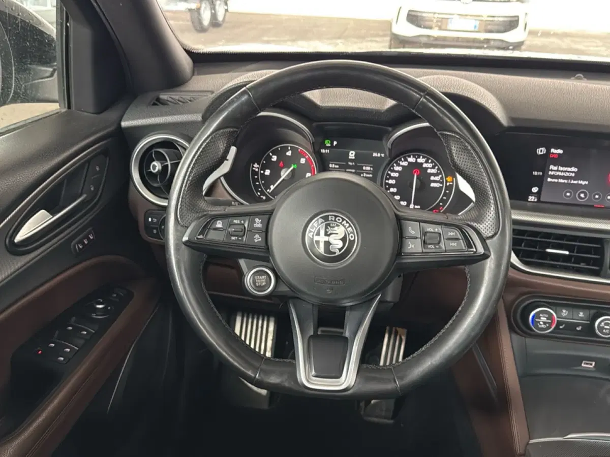 Alfa Romeo Stelvio usata a Pordenone (13)