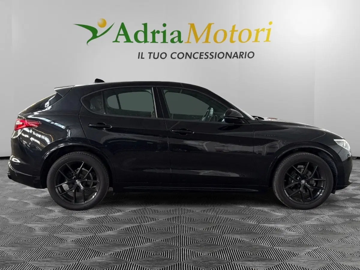 Alfa Romeo Stelvio usata a Pordenone (6)