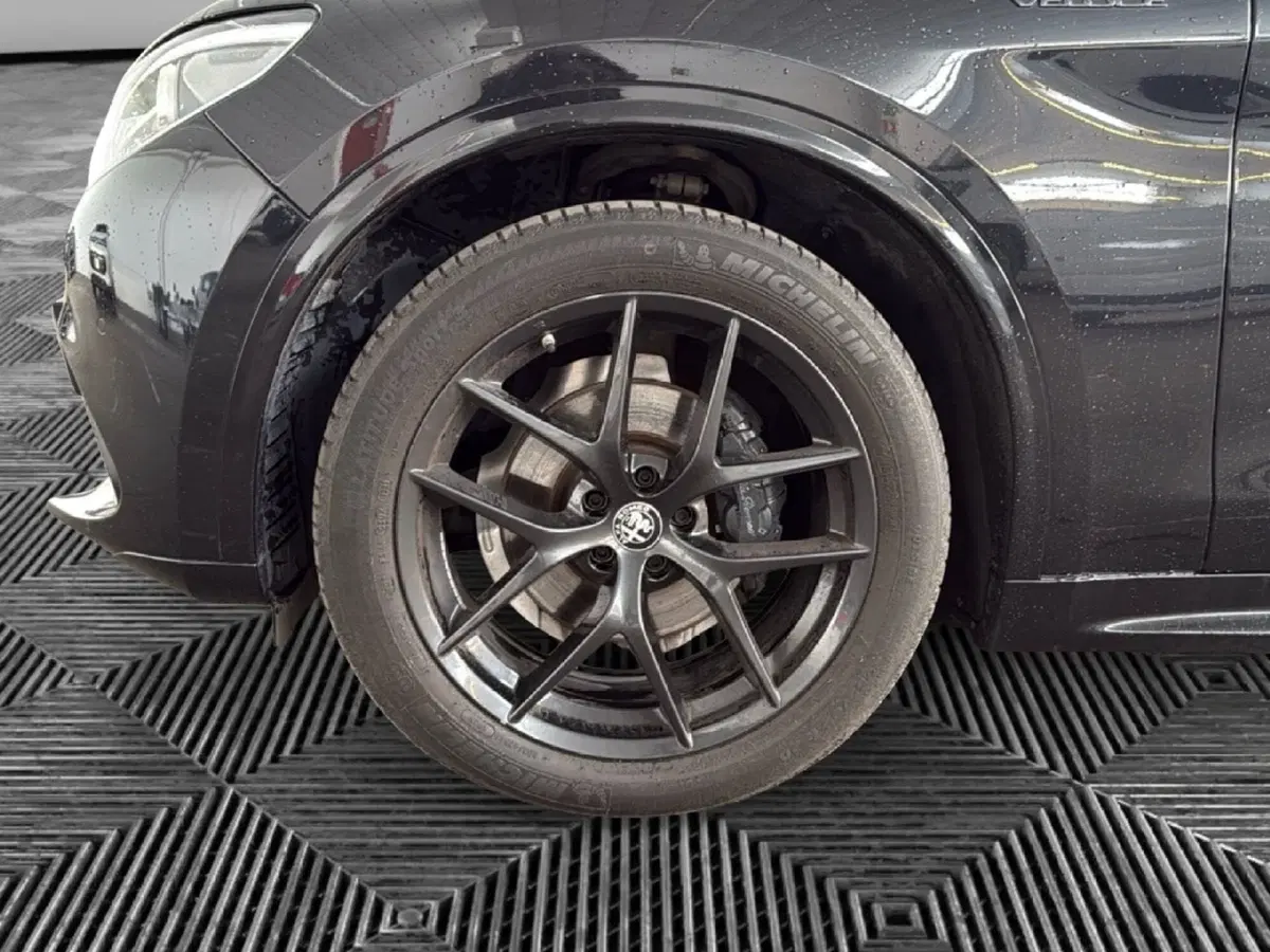 Alfa Romeo Stelvio usata a Pordenone (9)
