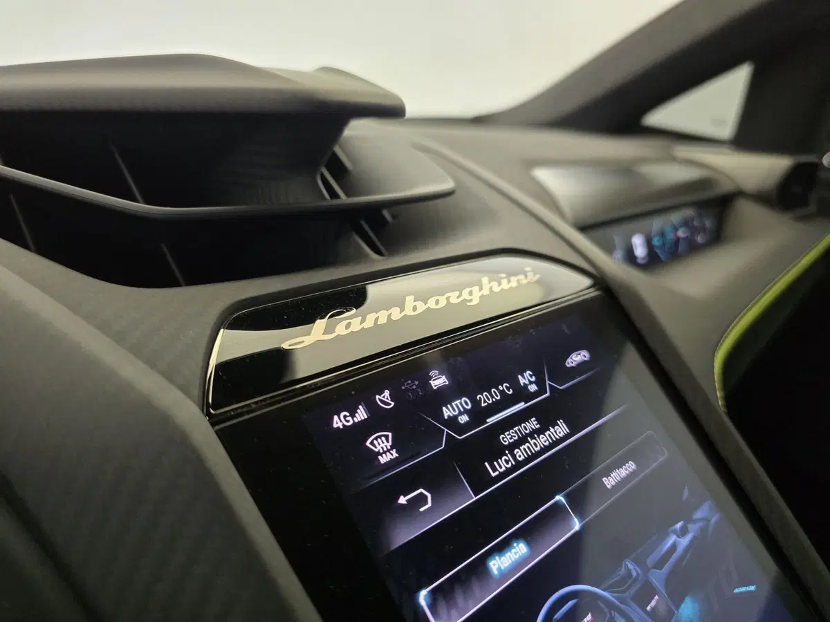 Lamborghini Revuelto usata a Bologna (17)