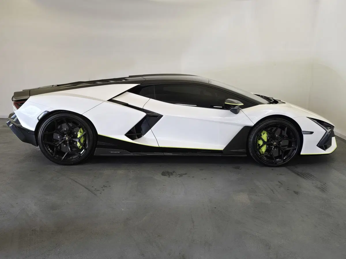 Lamborghini Revuelto usata a Bologna (2)