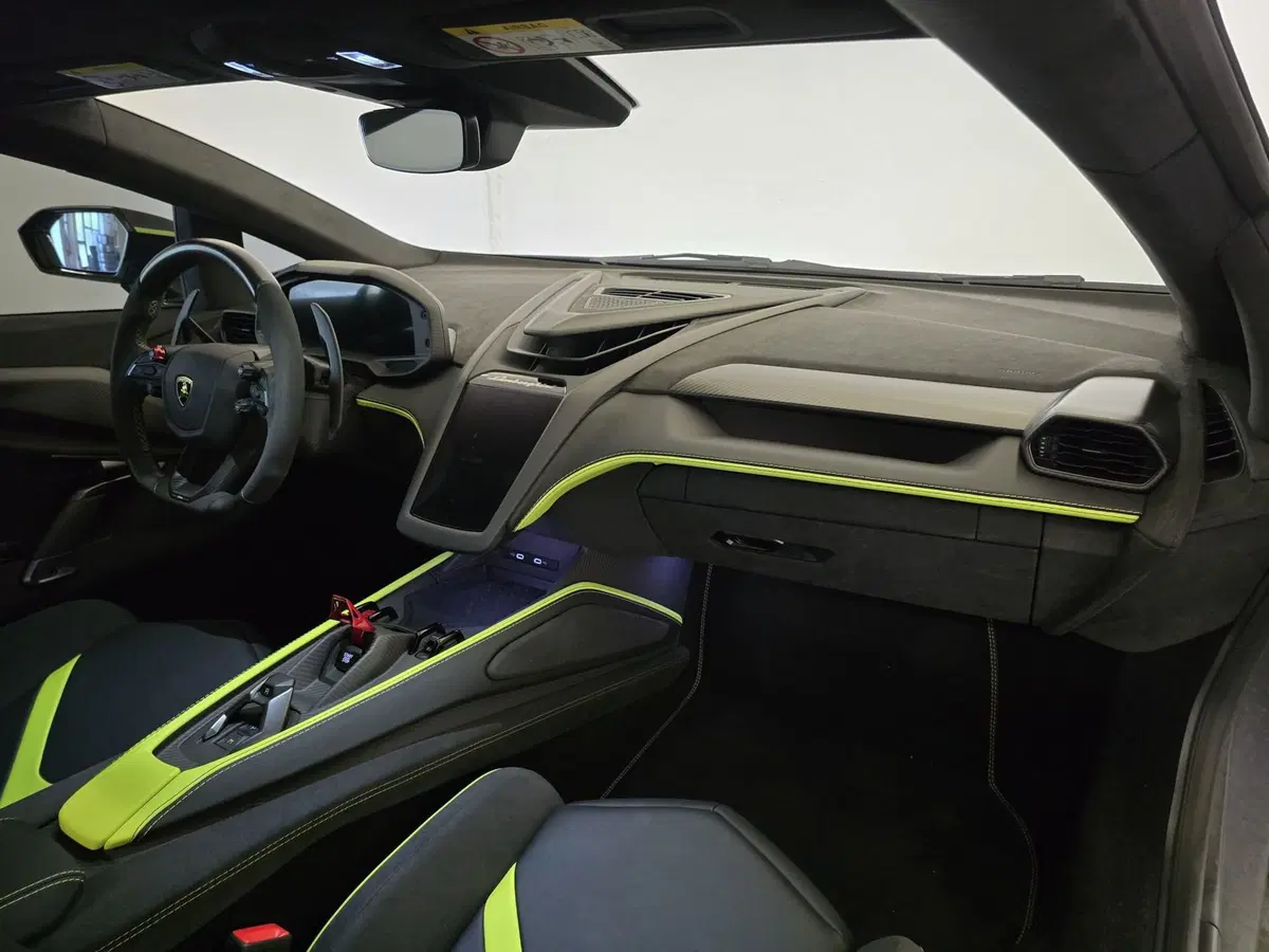 Lamborghini Revuelto usata a Bologna (7)