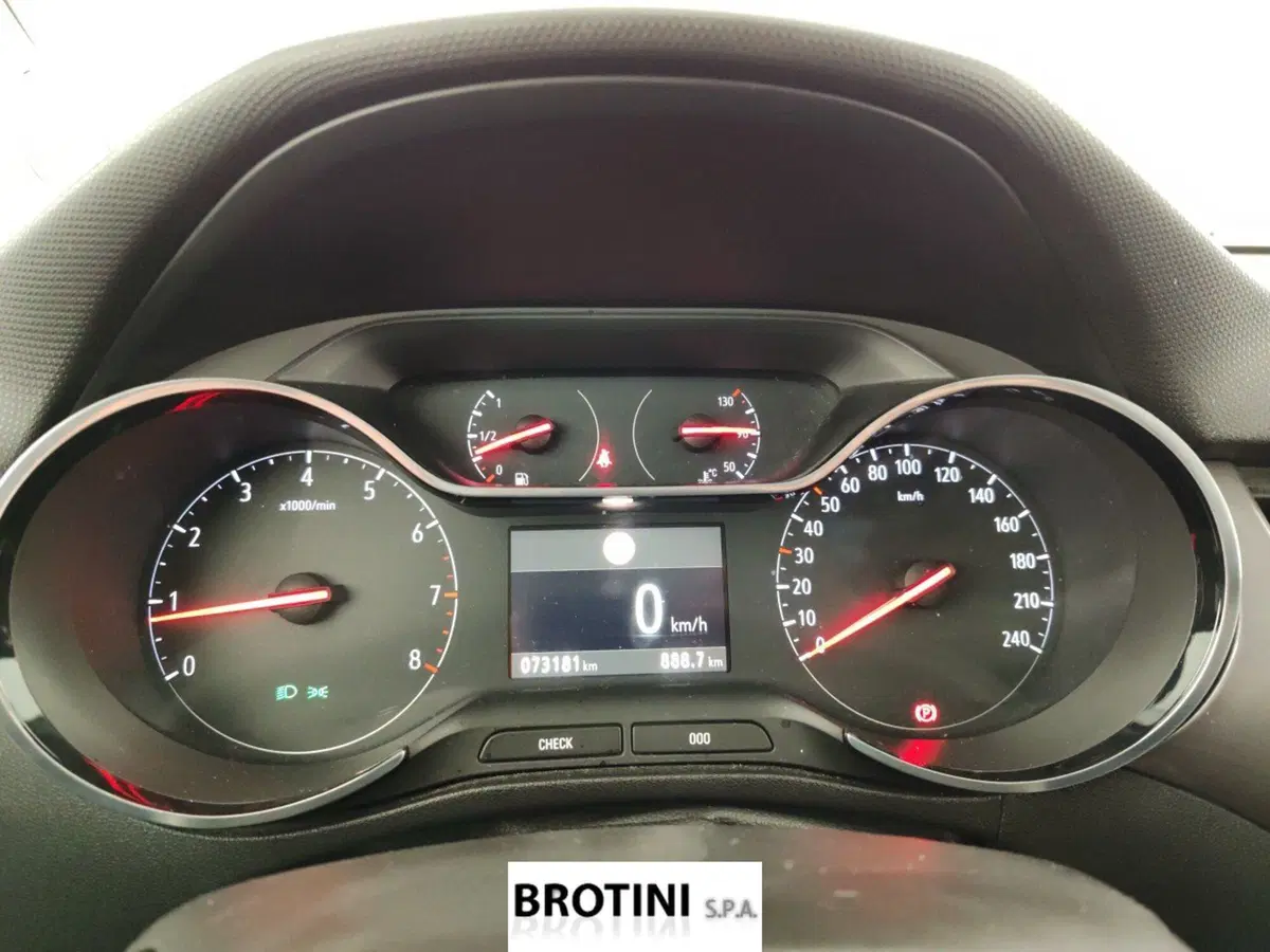 Opel Crossland X usata a Massa-Carrara (15)