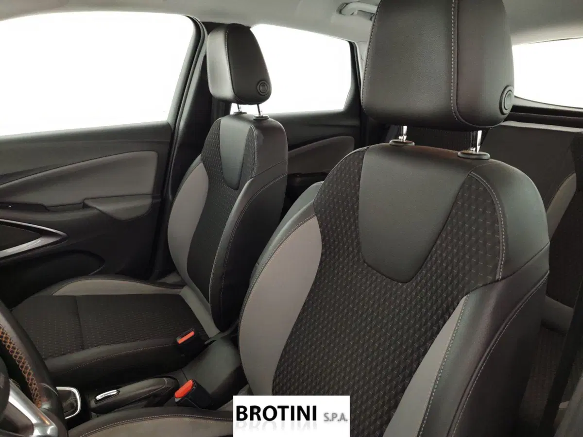 Opel Crossland X usata a Massa-Carrara (8)