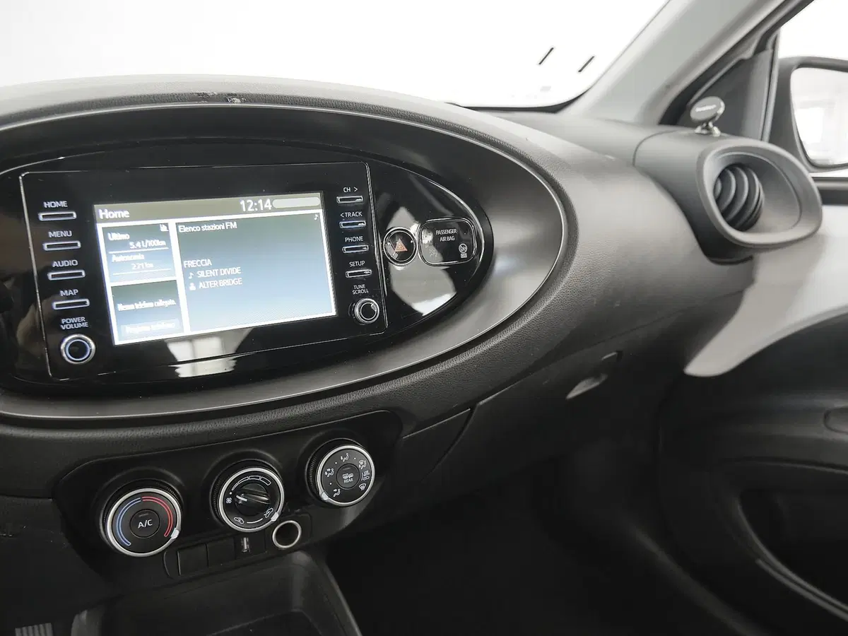 Toyota Aygo X usata a Prato (11)