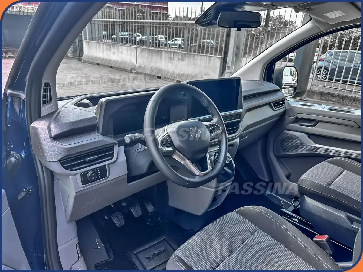 Volkswagen Veicoli Commerciali Caravelle nuova a Milano (9)