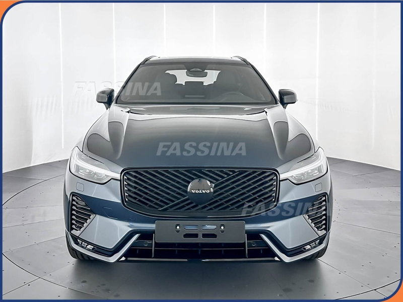 Volvo XC60 nuova a Milano (2)