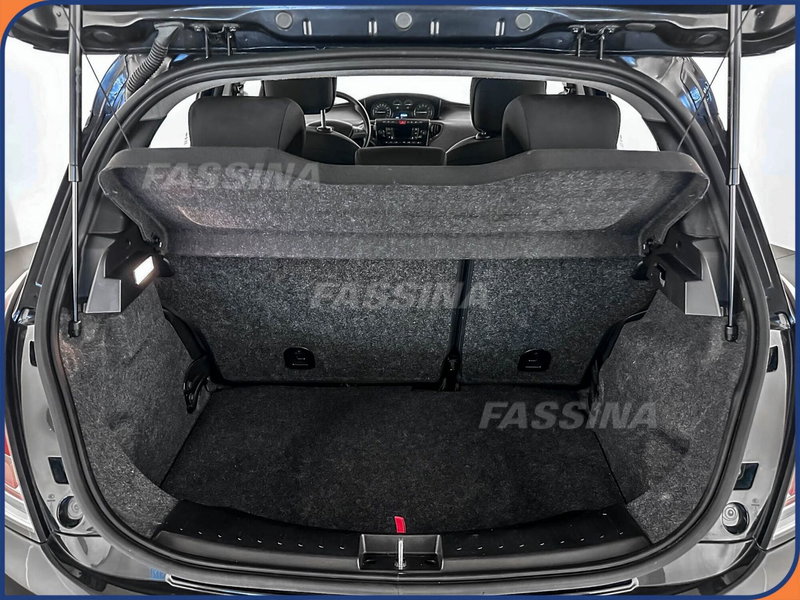 Lancia Ypsilon usata a Milano (11)