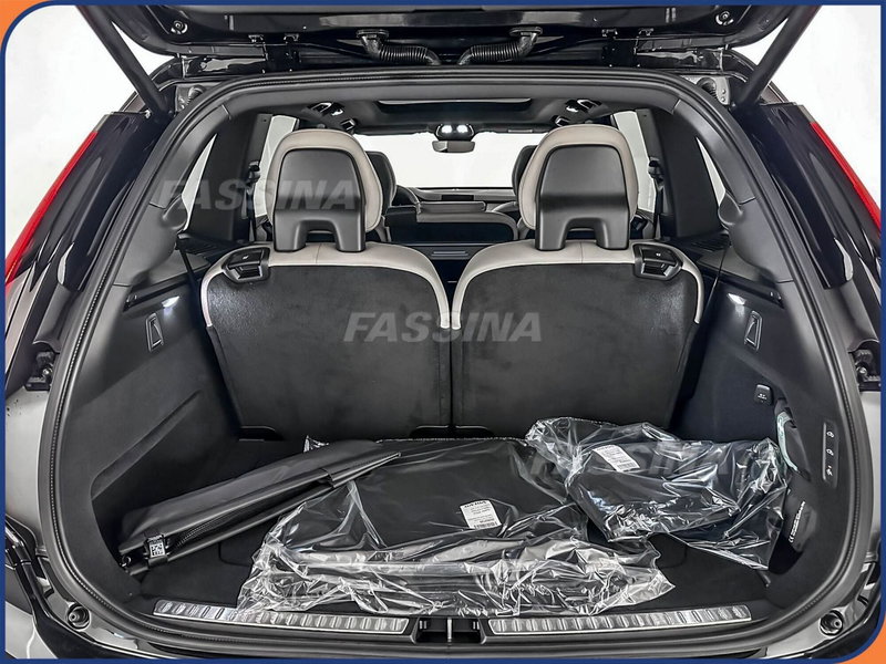 Volvo XC90 nuova a Milano (12)