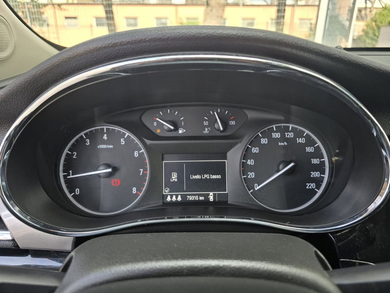Opel Mokka usata a Massa-Carrara (9)