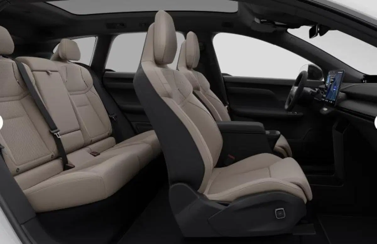 Volvo EX60 nuova a Milano (15)