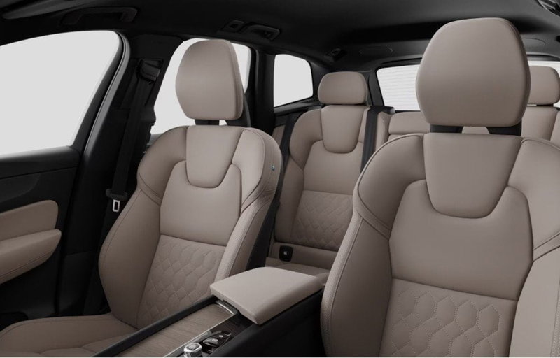 Volvo XC60 nuova a Milano (12)