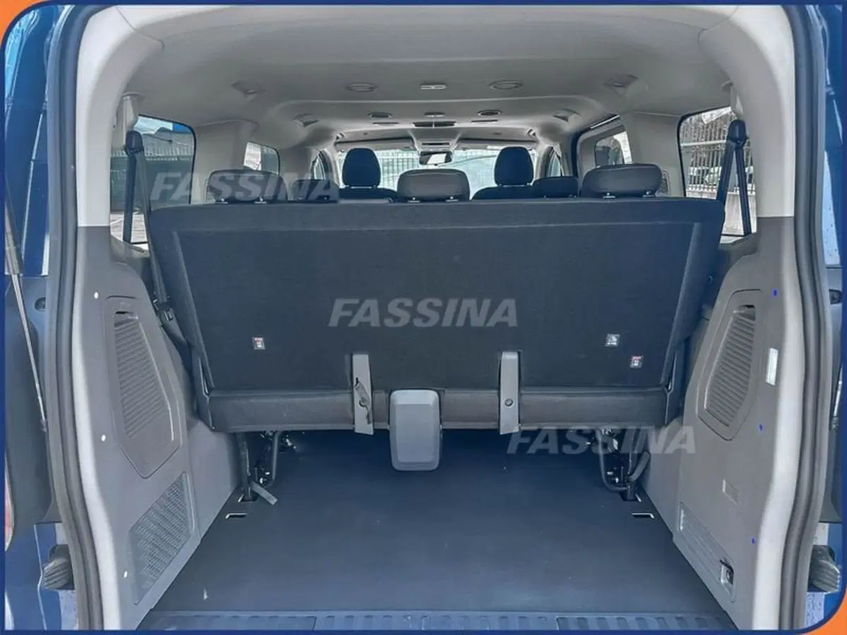 Volkswagen Veicoli Commerciali Caravelle nuova a Milano (10)