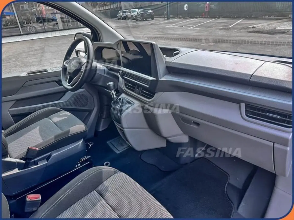 Volkswagen Veicoli Commerciali Caravelle nuova a Milano (13)