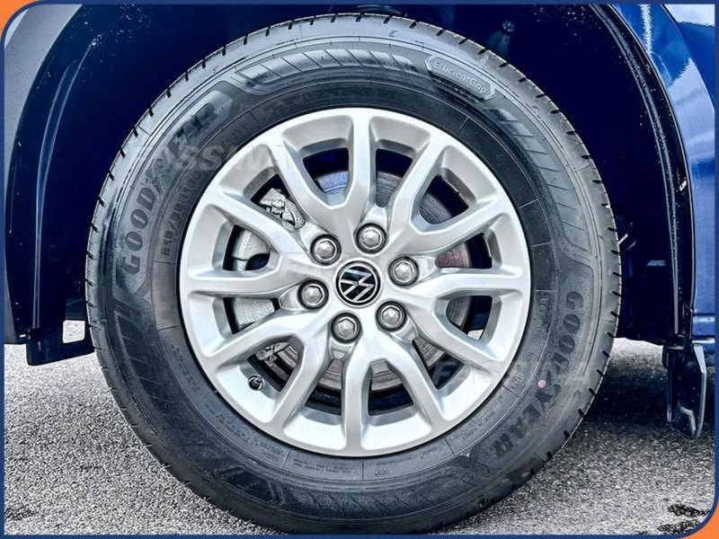 Volkswagen Veicoli Commerciali Caravelle nuova a Milano (7)