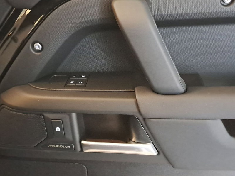 Land Rover Defender usata a Pavia (14)