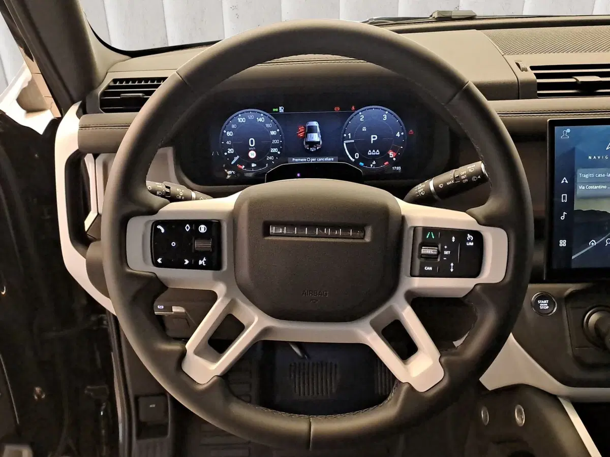 Land Rover Defender usata a Pavia (16)
