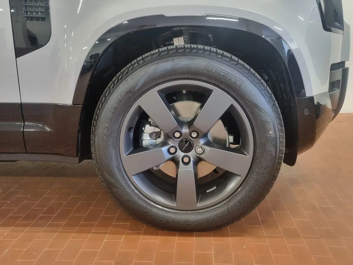 Land Rover Defender usata a Brescia (9)