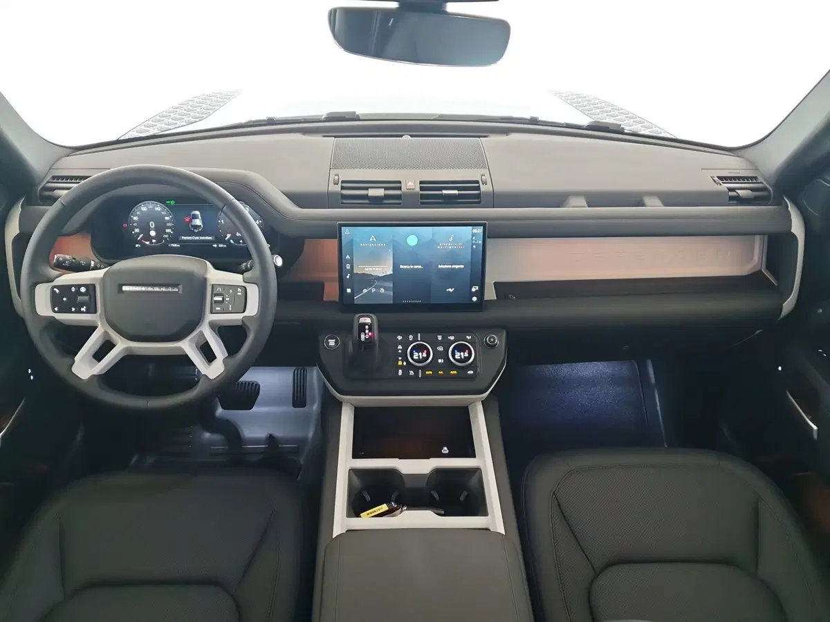Land Rover Defender usata a Monza e Brianza (4)