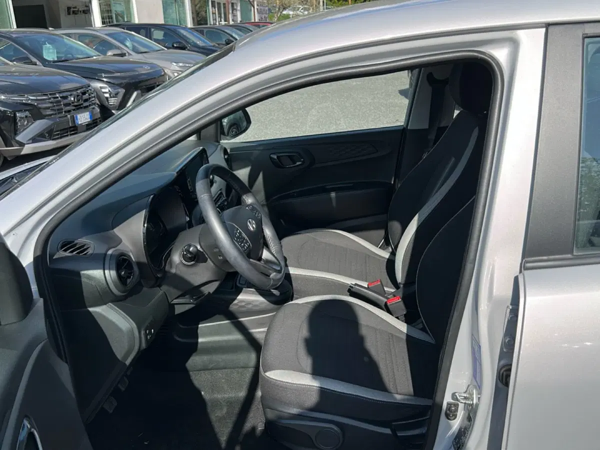 Hyundai i10 usata a Roma (12)