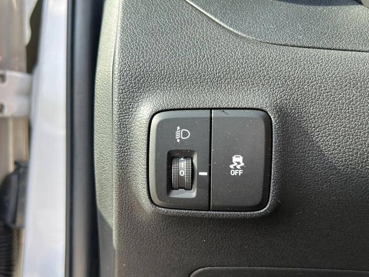 Hyundai i10 usata a Roma (13)