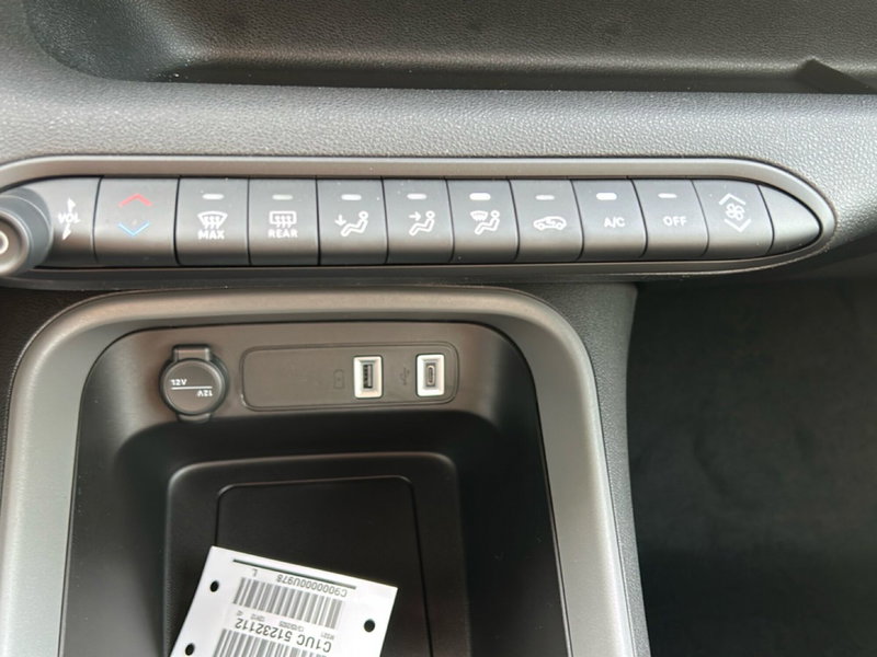 Jeep Avenger nuova a Roma (18)