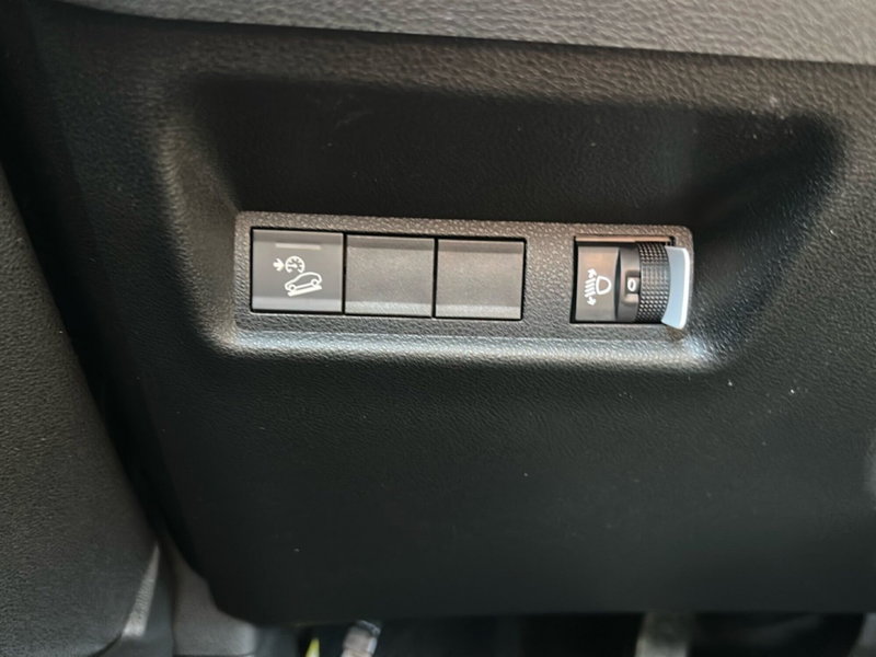 Jeep Avenger nuova a Roma (20)