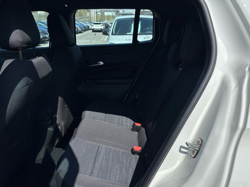 Jeep Avenger nuova a Roma (13)