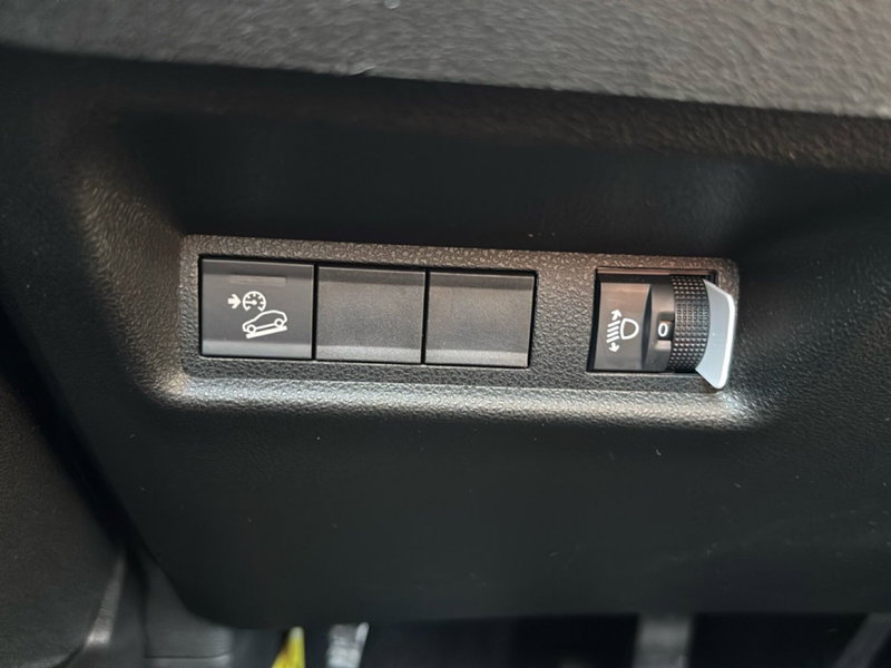 Jeep Avenger nuova a Roma (20)