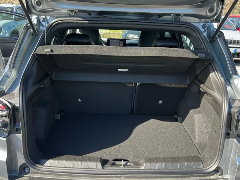 Jeep Avenger nuova a Roma (11)