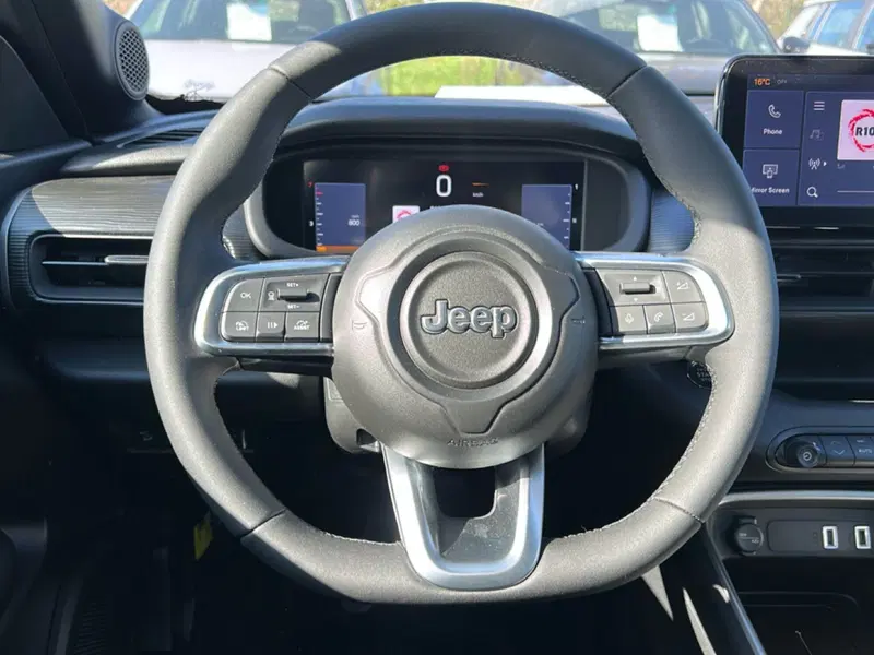 Jeep Avenger nuova a Roma (17)
