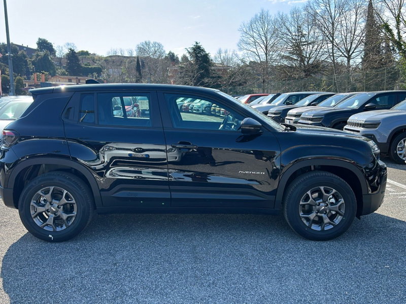 Jeep Avenger nuova a Roma (7)