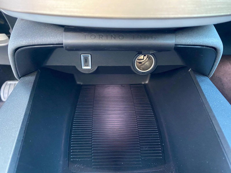 Lancia Ypsilon usata a Milano (17)