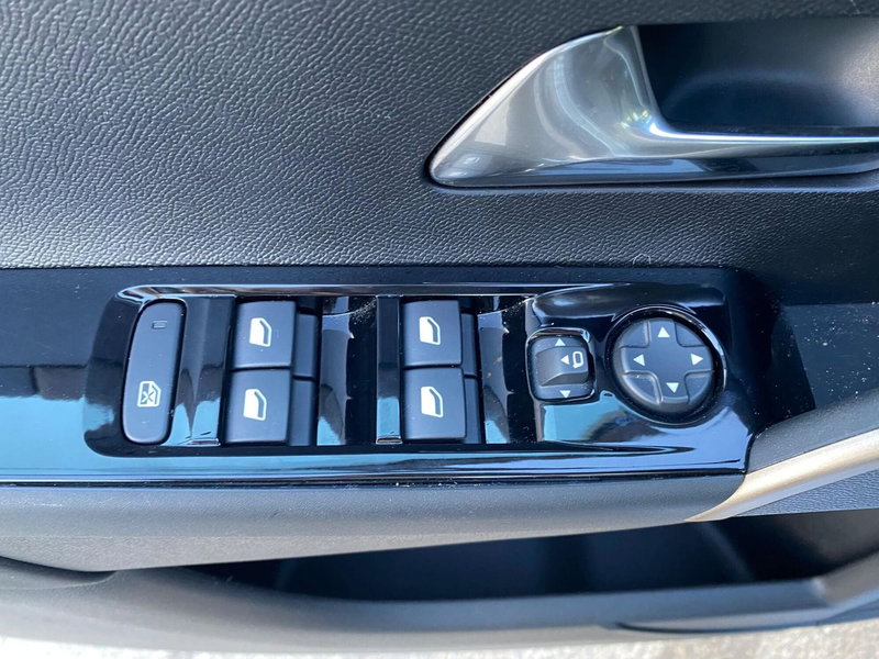 Lancia Ypsilon usata a Milano (19)